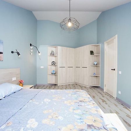 Luxury Apartment In The Heart Odessa Exterior foto